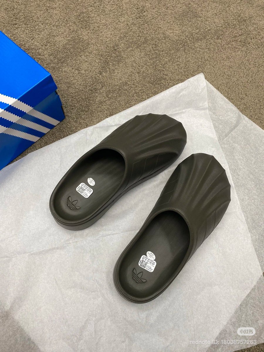 belllgstyle's tweet photo. ลด 80% จากป้าย สนใจdm นะคะ #รับหิ้ว #รองเท้าadidas https://t.co/KRdgAU9o3D