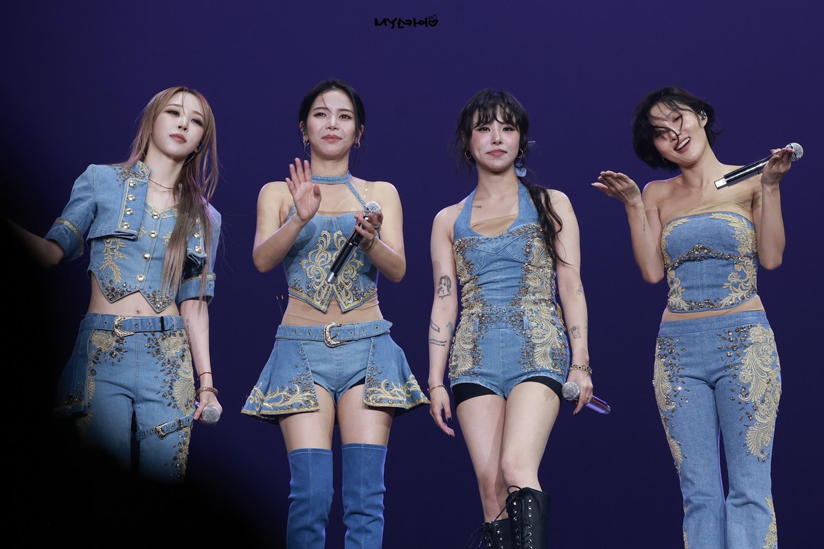 My_Skyy_'s tweet photo. 261010 쿠알라룸푸르 4WARD 콘서트

#용용하면죽겠지 #yongyongdie
#마마무 #솔라 #문별 #휘인 #화사 #MAMAMOO #SOLAR #MOONBYUL #WHEEIN #HWASA https://t.co/TqjeSfgfDR