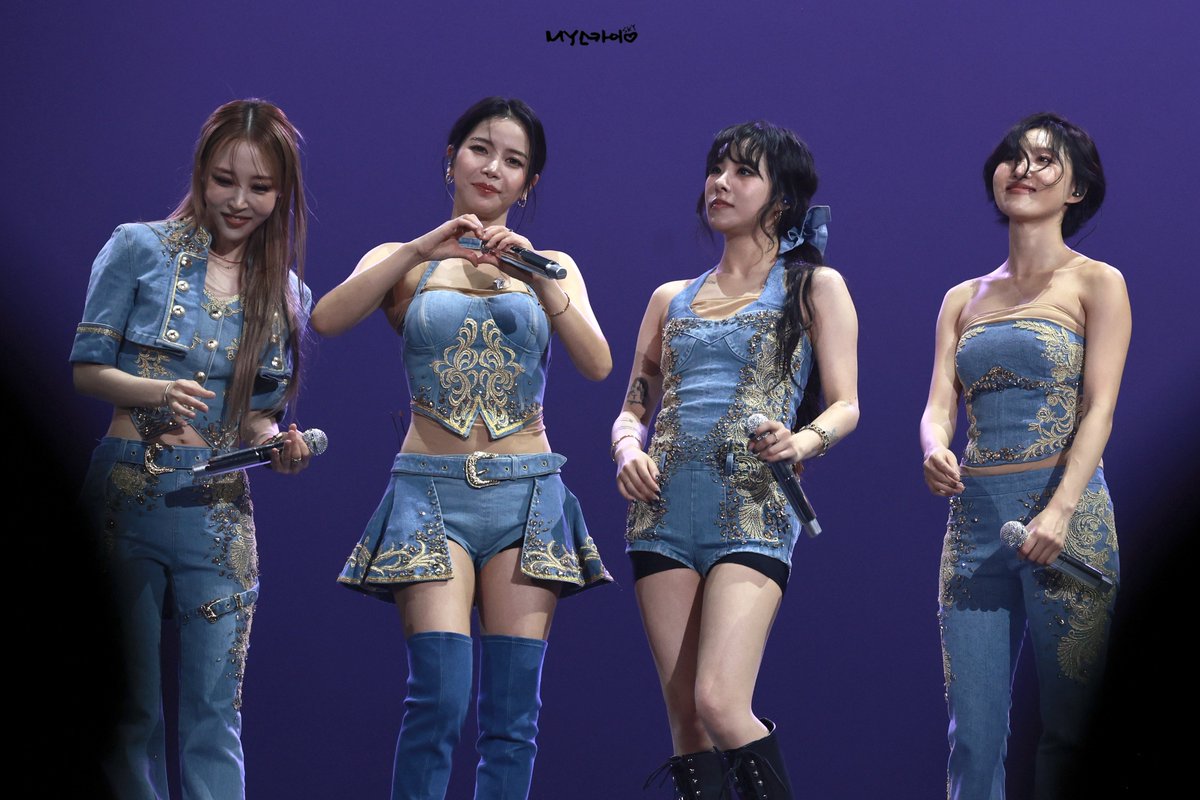 My_Skyy_'s tweet photo. 261010 쿠알라룸푸르 4WARD 콘서트

#용용하면죽겠지 #yongyongdie
#마마무 #솔라 #문별 #휘인 #화사 #MAMAMOO #SOLAR #MOONBYUL #WHEEIN #HWASA https://t.co/TqjeSfgfDR