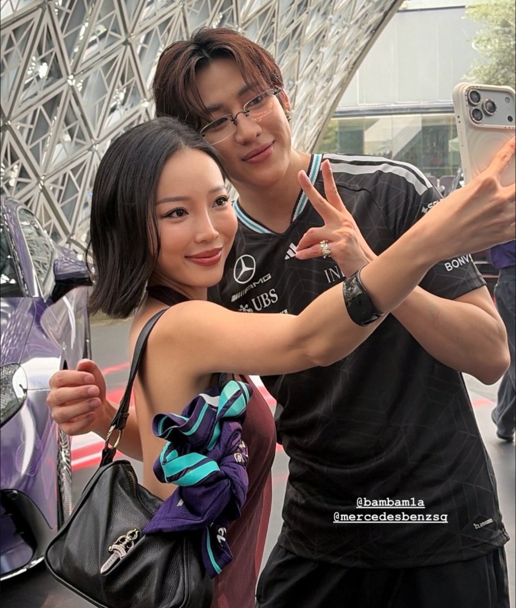TeamYouTubeBB's tweet photo. #BamBam ได้เข้าร่วมงาน adidas Thailand x Mercedes the Official Formula 1® for Singapore's Grand Prix

💚🐍
#BamBamxadidasxMercedesF1

ยิ่งตามก็จะเห็นโมเมนต์ดีๆ และมิตรภาพน่ารักๆ..ก็ @BamBam1A เขาน่ารักเนอะๆ https://t.co/3P5aWRpUTH