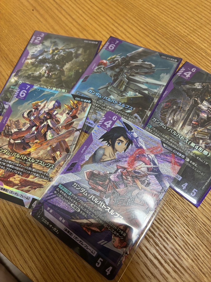 suou1201's tweet photo. これは幸せじゃ…( * ॑꒳ ॑*)
これ見ながら今日は一杯やろうかな(笑)

ガンダム・バルバトスは最高です！！

#ガンダム・バルバトス
#ガンダムカードゲーム
#鉄血のオルフェンズ https://t.co/hzz9rBxZ27