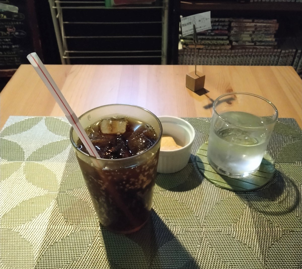 Z76775786's tweet photo. よつばの秘密基地に、5億年ぶりに
強行着陸しますた！
(しつこいネタで出禁w)

コーラ

画像2枚目
↑
いえ、知らない子ですね…
(艦これ赤城さん風)

常に慢心！(出禁w) https://t.co/gzGJOK8yZE