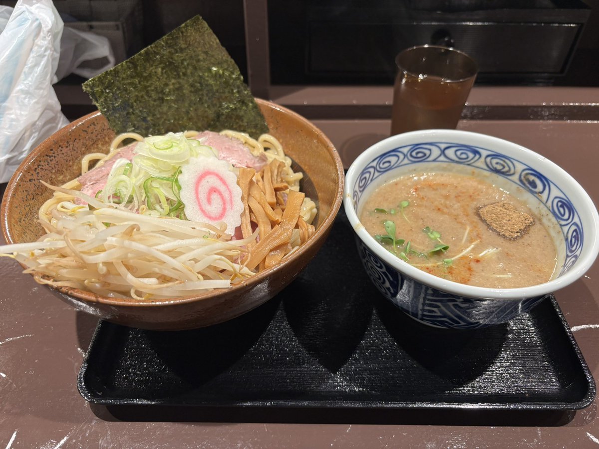 monkeyroll38's tweet photo. 今日の夜中に食った物…笑
記憶はあまりない…笑

麺屋磁石のつけ麺🍜 https://t.co/NTJPXqRqU0