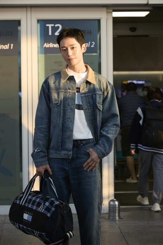 Kkorepo's tweet photo. 【フォト】「#CNBLUE」#ヨンファ＆#チョン・ヘイン、トミー ヒルフィガーの招待でシンガポールF1イベント出席のため韓国出国
#チョンヘイン
🔗https://t.co/kV3IQKL82S https://t.co/kzbgTd1dbY