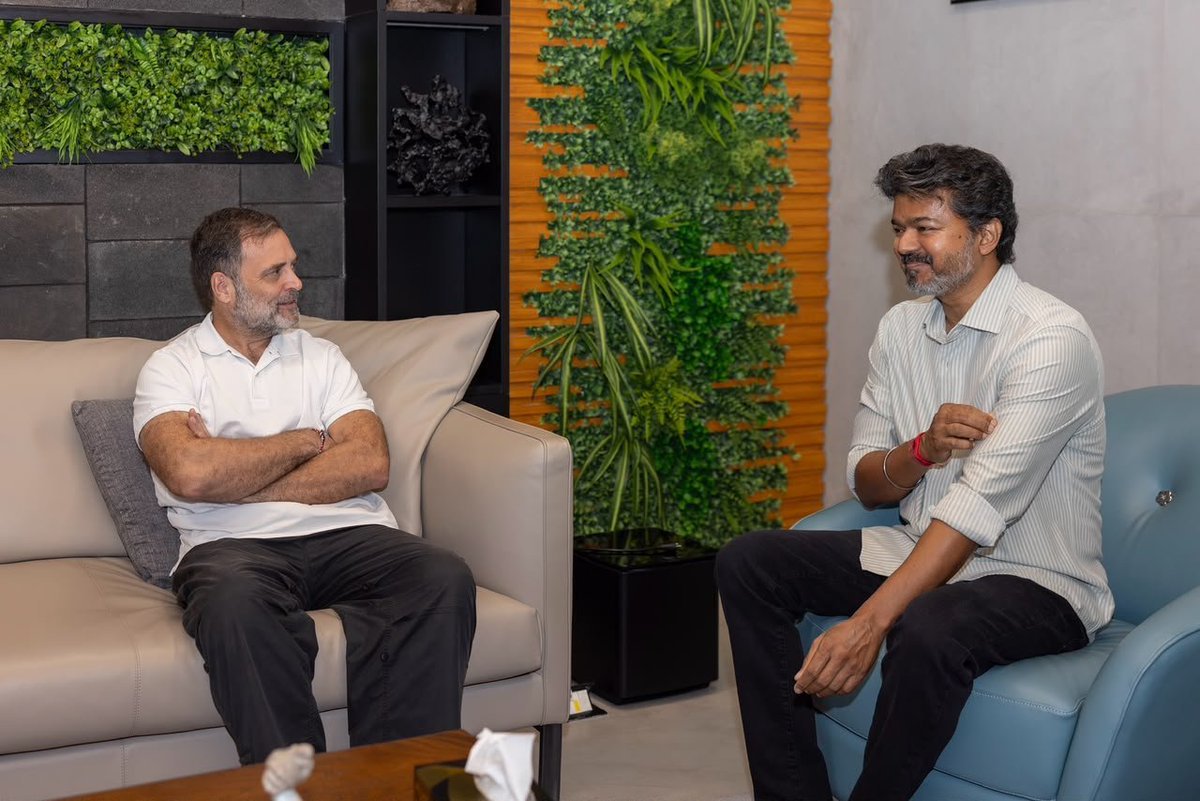 LOVELY_ALEX_85's tweet photo. LoP Rahul Gandhi at Tamil Nadu Chief Minister Joseph Vijay’s Residence.

తమిళనాడు ముఖ్యమంత్రి జోసెఫ్ విజయ్ నివాసంలో ప్రతిపక్ష నేత రాహుల్ గాంధీ.

#RahulGandhi #TVKVijay‌ #Vijay https://t.co/cP9gmGekkN
