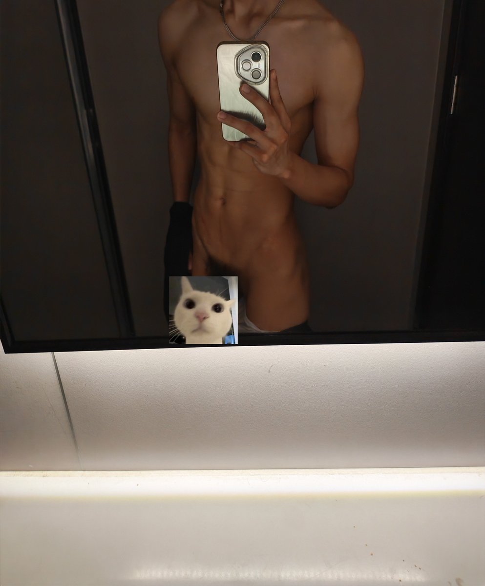 Esca06216195's tweet photo. 我为什么不漏鸡儿，因为男的身上只有一根鸡鸡，漏了就没了。所以鸡鸡只能给喜欢的人看 https://t.co/Y2UY6rOgCd