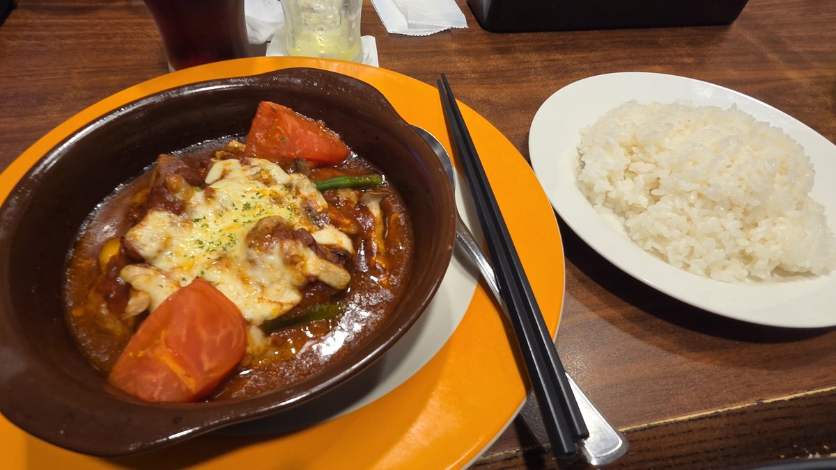 dotopal_zetuko's tweet photo. 郵便局が馬鹿混んでたから整体から先に行って買い物してこよー。
昨日食べたハンバーグを添えて（？） https://t.co/rLDFTxLtgi