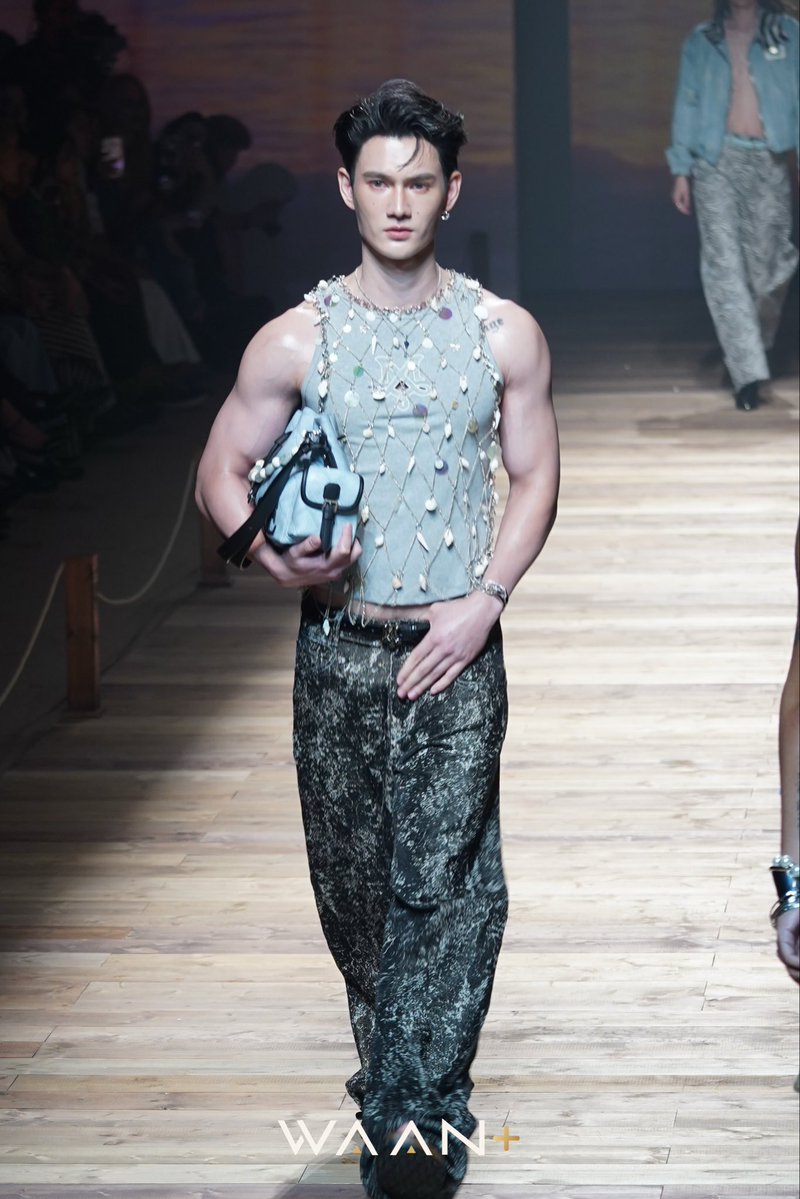 WAANPLUS's tweet photo. “พาเวล-นเรศ” ในโชว์ “MERGE presented by Amazing Thailand” ในงาน Siam Paragon BIFW2026

PPV BIFW26 SIAM PARAGON
#SiamParagonBIFW2026xPoohPavel
#poohpavel #pavelphoom
#SiamParagonBIFW2026 
#WAANPLUSUpdates https://t.co/buxiOlrrit
