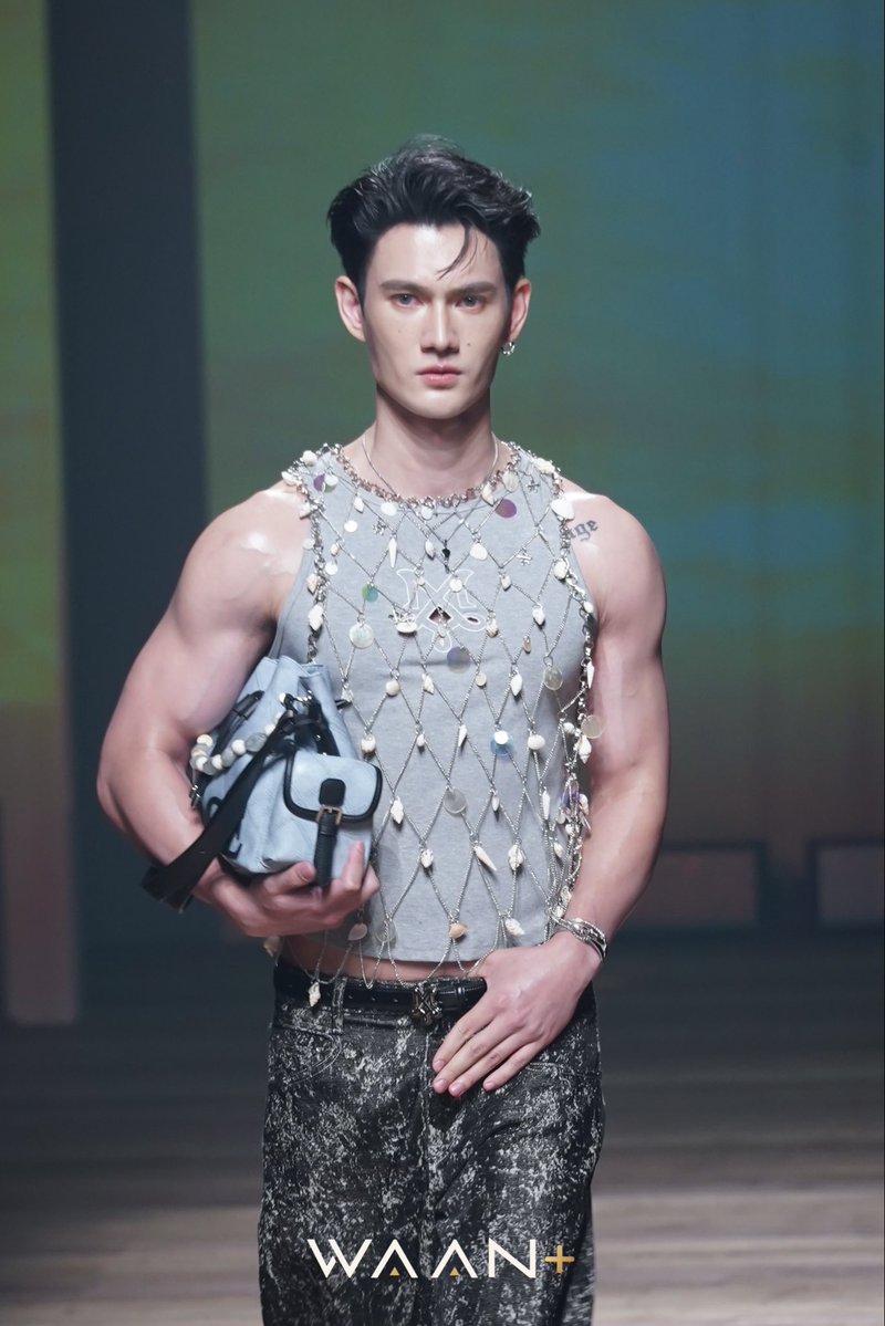 WAANPLUS's tweet photo. “พาเวล-นเรศ” ในโชว์ “MERGE presented by Amazing Thailand” ในงาน Siam Paragon BIFW2026

PPV BIFW26 SIAM PARAGON
#SiamParagonBIFW2026xPoohPavel
#poohpavel #pavelphoom
#SiamParagonBIFW2026 
#WAANPLUSUpdates https://t.co/buxiOlrrit