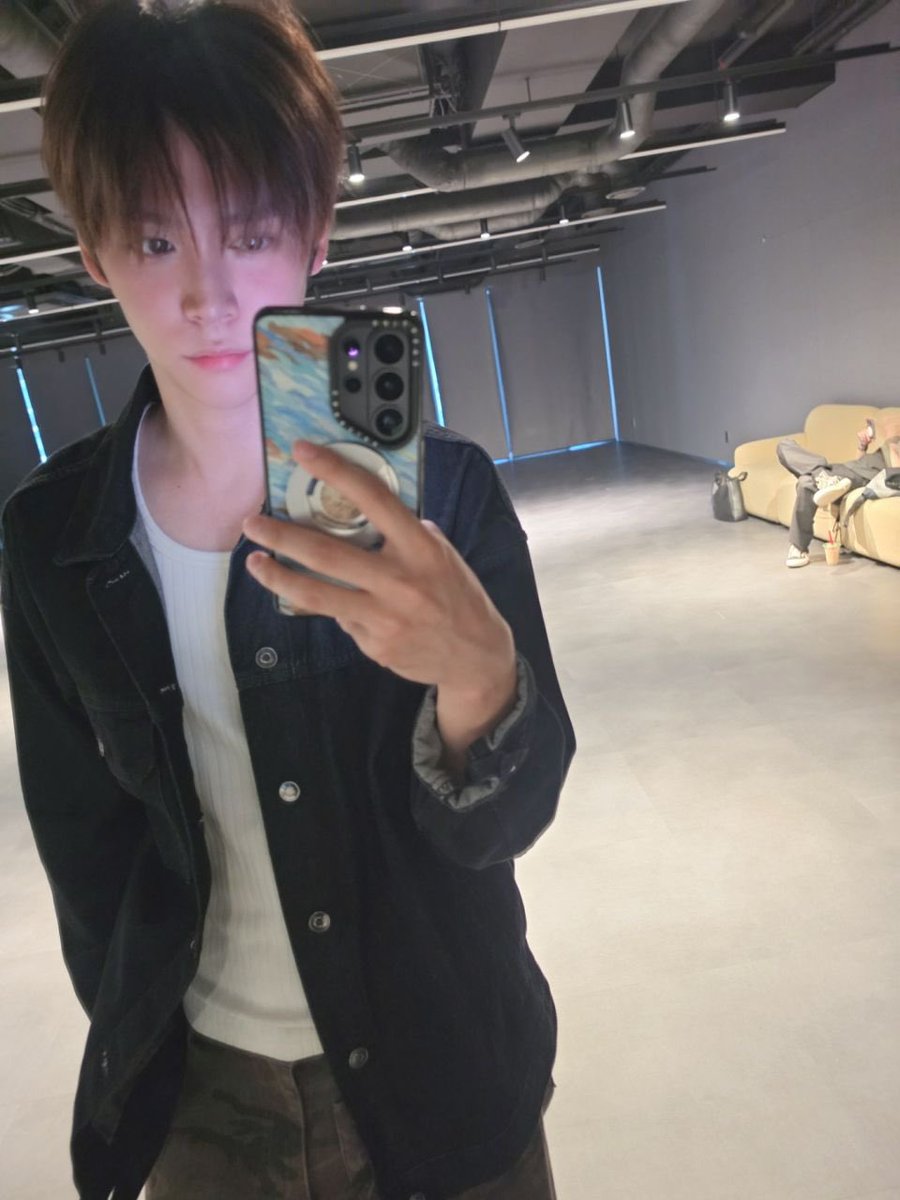 bibamibambi's tweet photo. ลุคห้องซ้อมวันนี้ เท่ค้าบ https://t.co/wq8IJ2hthu