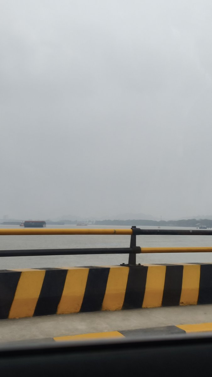 knokdiby's tweet photo. yg komen bercandaan tentang karhutla gegara Cortis tampil di SG ketutup asap, bacot kalian. kami warga Kalimantan udah sebulanan lebih kena asap karhutla, mencoba bertahan hidup ditengah karhutla kayak gini, dan hal separah ini kalian jadikan bercandaan, you guys are sick 🤢 https://t.co/vBrb3SexR7