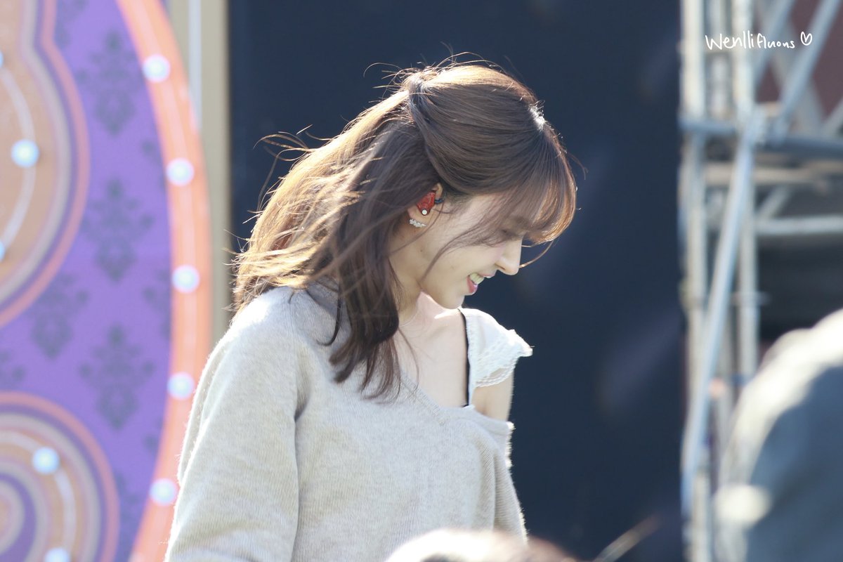 wenllifluous's tweet photo. 261010 GHOST Festival
This love feels like electricity. 🩵

#웬디 #WENDY
#레드벨벳 #RedVelvet https://t.co/YnCdEt7BX6