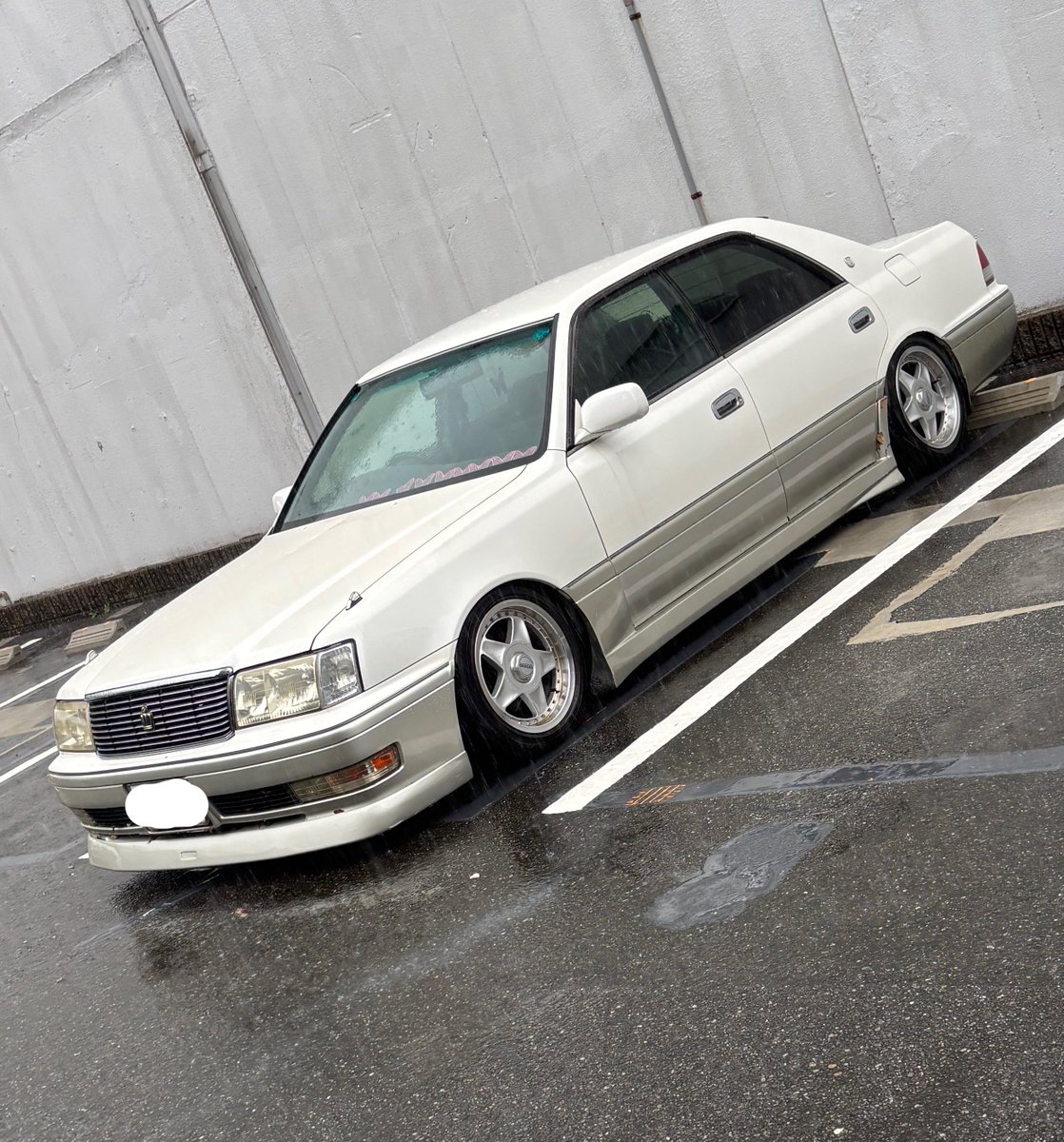GX7xx199x's tweet photo. ゆる募
15クラウン 2JZ 即ドリ売ります
デフロックでバキバキ
アクセル踏めば滑っていきます

11万キロ　車検28/3
エアコン効きます

中間からストレート

【75】
知り合いだったら下げます

エアロばら売りしません https://t.co/29pzr9kGle