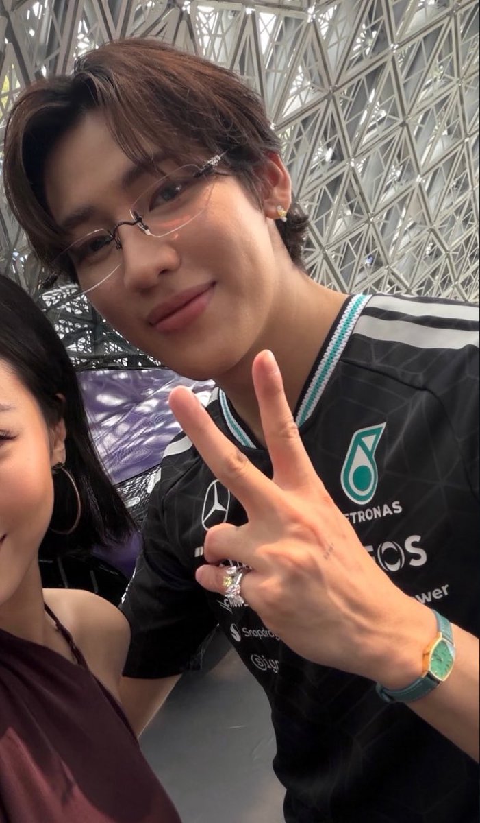 YaiSuJaa's tweet photo. น้องแบมหล่อมากกกก  สเันีดดีะพัวยรรกดงพาส้เดพพสสเ😱🤩

#BamBamxadidasxMercedesF1 https://t.co/yR10zINAu3
