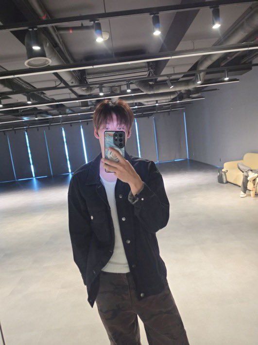 jemujume's tweet photo. ห้ะ พี่คนข้างหลังอะ 🫪 มาเฉลยเลยหรอพี่ https://t.co/OwolAiFBQh