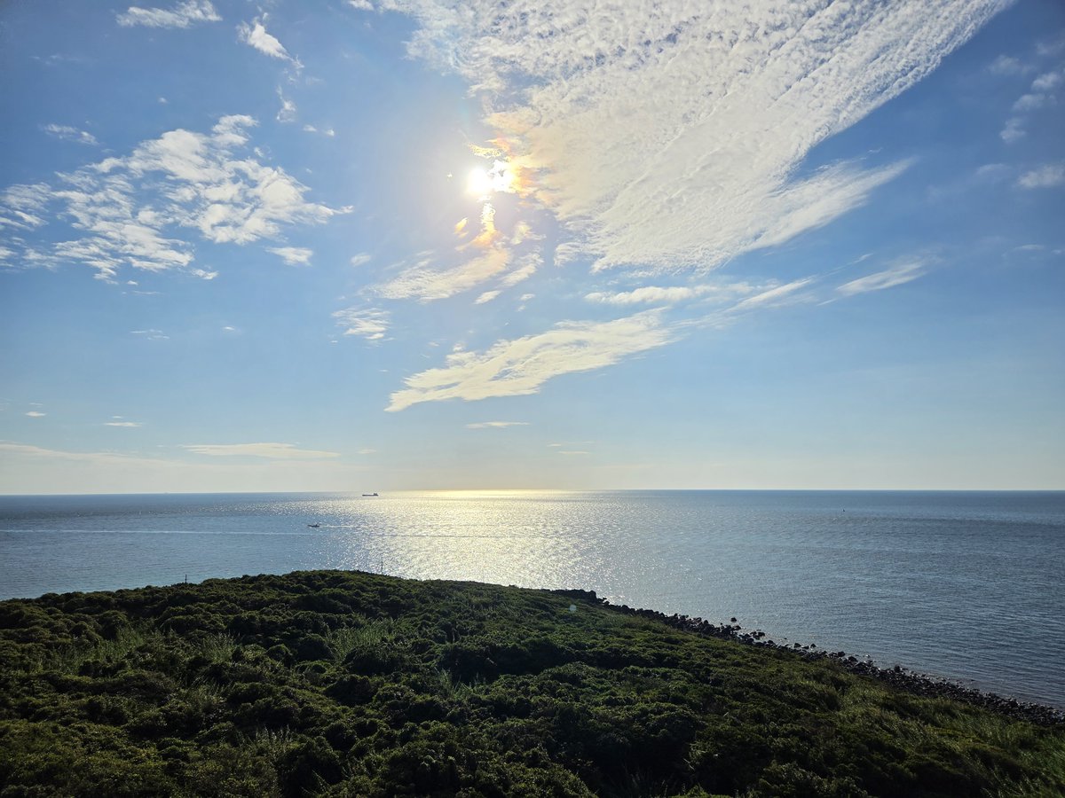tks_ymgc's tweet photo. 締めはよく車のCMにも使われる角島🌊
105段の階段登って、、、
足プルプル:( ;´꒳`;):
今日は苦行ばかりwwwww https://t.co/mMiUBR3b2b