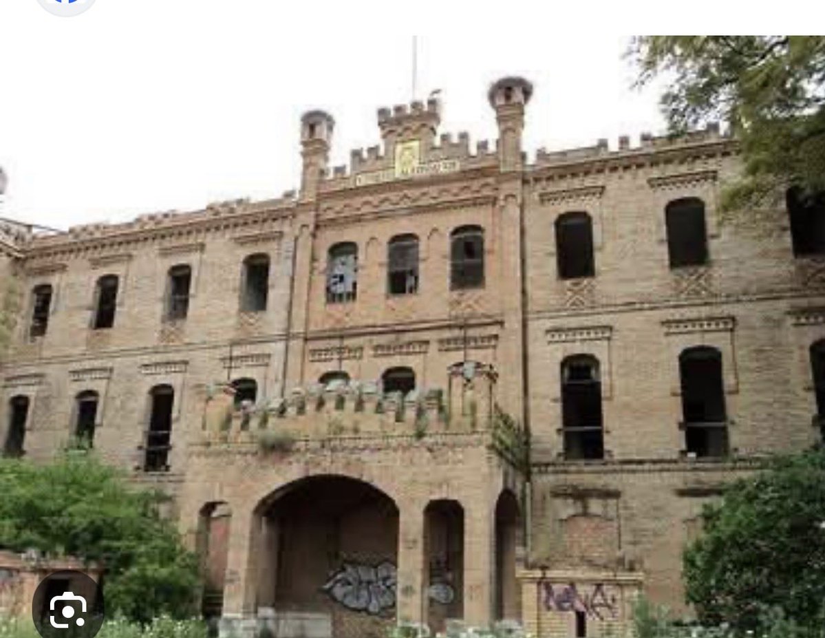 DiosaKhalinda's tweet photo. 🚨 Murcia. El ministerio de Defensa vende los terrenos del acuartelamiento de Carraclaca (en los que iba a construir 900 viviendas para jóvenes) a un fondo ‘buitre’

El Ayuntamiento de Lorca no consiguiera que el Ministerio se los cediera 

  https://t.co/EvoAxcKldr https://t.co/jK3siIhAYd