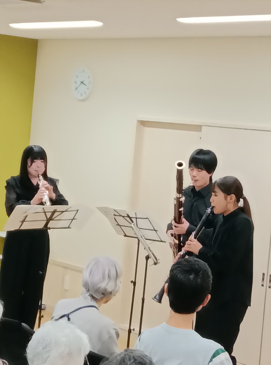 cc_hanedaasahi's tweet photo. オトのかけ橋　演奏中😀

#コミュニティセンター羽田旭　#大田区　#羽田　#オープニング　#東京藝術大学 https://t.co/SoMCb2mcc8