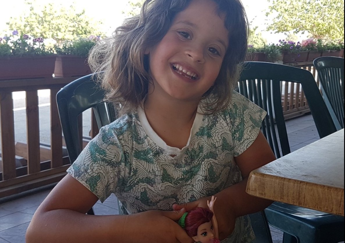 JohnTheZionist's tweet photo. Esimio @corradoformigli, la saluta Liel Hetzroni, di 12 anni; per identificarla dalla cenere e i pochi frammenti d'osso rimasti, gli archeologici forensi hanno impiegato 6 settimane. 
Buona giornata. https://t.co/uBmAAVMv01