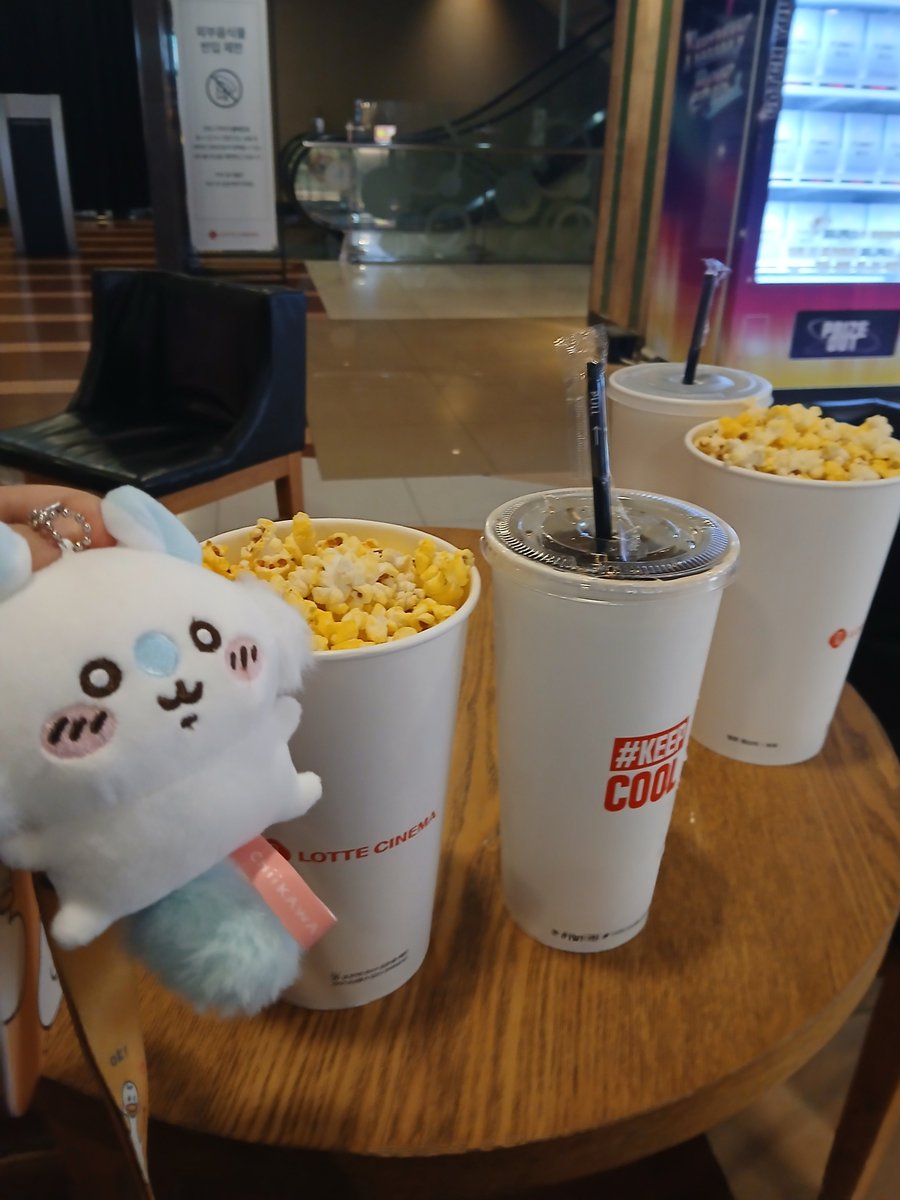 nyarohototeph's tweet photo. 더빙판 보러와따ㅏㅏ https://t.co/yUOXKz45uQ