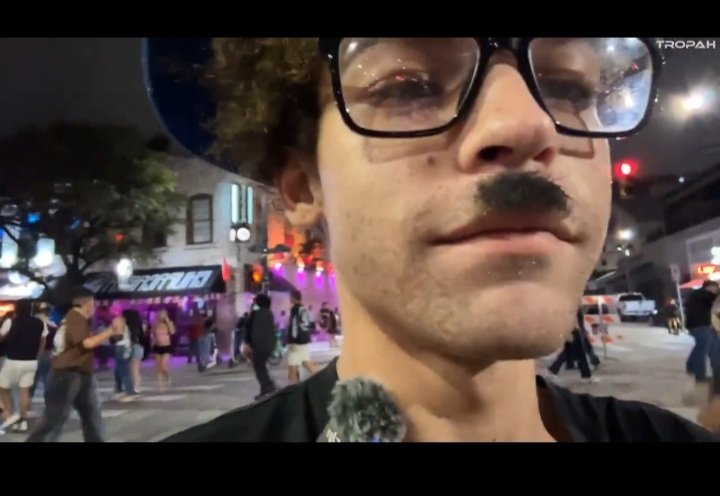 ragummo's tweet photo. @TropahPalm Olha o bigode desse filho da puta https://t.co/1Nrp15ddBL