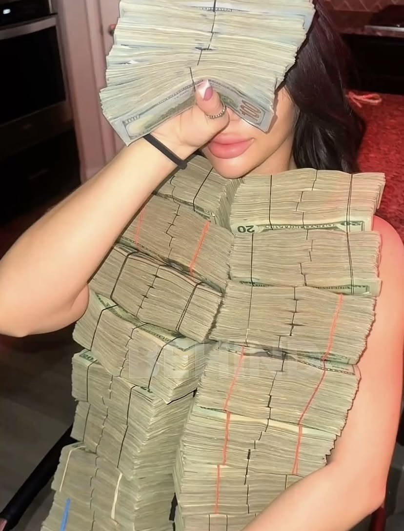 MARVELLOUSMIZE's tweet photo. Money is coming my way claim it ☘️ https://t.co/iRDELFpUoO