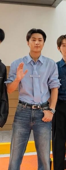 starsbyjay's tweet photo. iba talaga dating ni jay last weekend dito sa pinas tangina sobrang gwapo, sobrang mayor, sobrang dilf potential ???? 😓 buong pilipinas na-wreck eh #gets https://t.co/fT9AFMz4mA