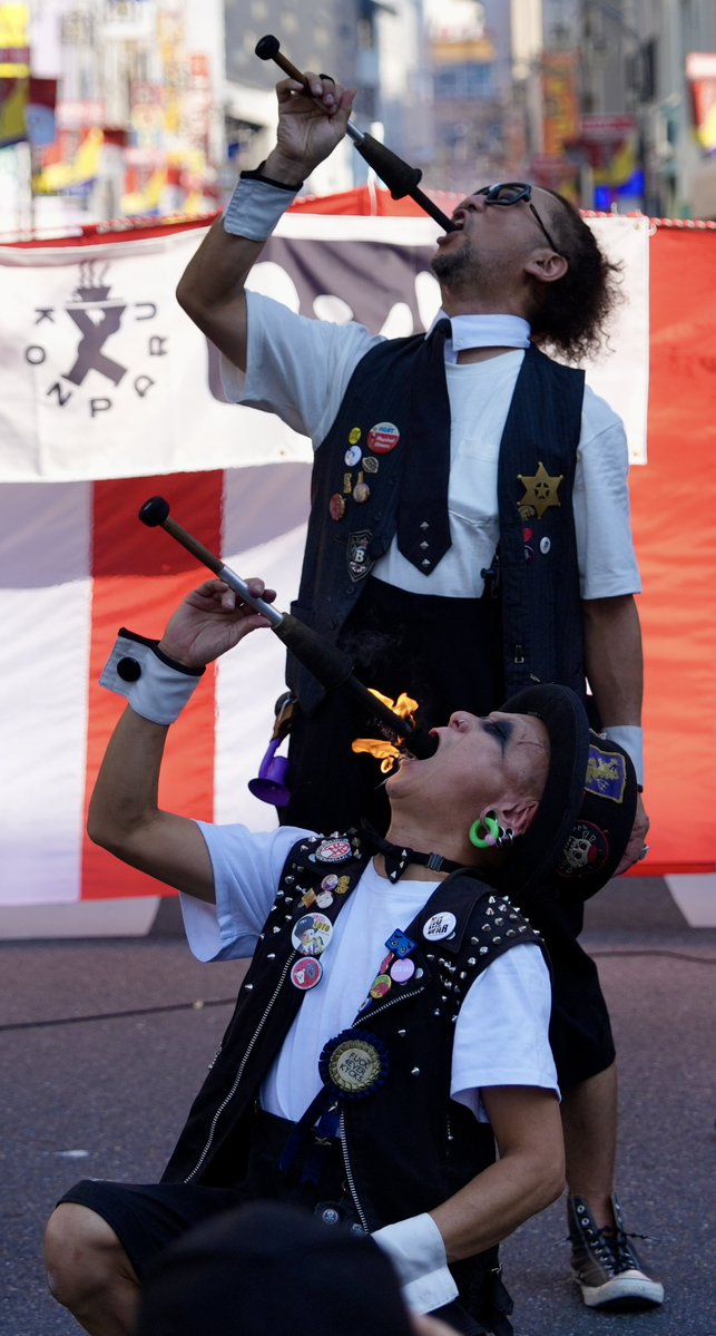 kurogomalibrary's tweet photo. 第47回 大須大道町人祭。

初日?開催中❗️

晴れました。久々にアツい名古屋、日焼け注意です。

いろいろ盛り沢山で、何を諦めるか悩んでいます。
とにかく、まずは今を楽しむのだー

少なくとも木曜日から現地入り練習していたヒトたちもいるほど。それが、どうなるのか今からワクワク。

#大道芸
#第47回大須大道町人祭
#大須大道町人祭
