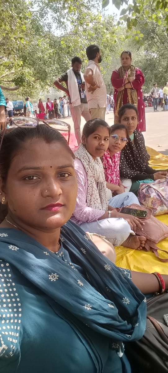 LaxmiDevi9555's tweet photo. आदरणीय मुख्यमंत्री @myogiadityanath जी, ग्रामीण स्वास्थ्य की रीढ़ बने CHOs के सेवा समर्पण को देखते हुए कैडर निर्माण एवं नियमितीकरण की प्रक्रिया शुरू करने की कृपा करें।
आपकी संवेदनशील सरकार पर हमें पूर्ण भरोसा है। 🙏🩺
@Brajeshpathakup @UPGovt
#UP_CHO_Cadre_Nirman
#permanentCHO https://t.co/CxbSk7HSQJ