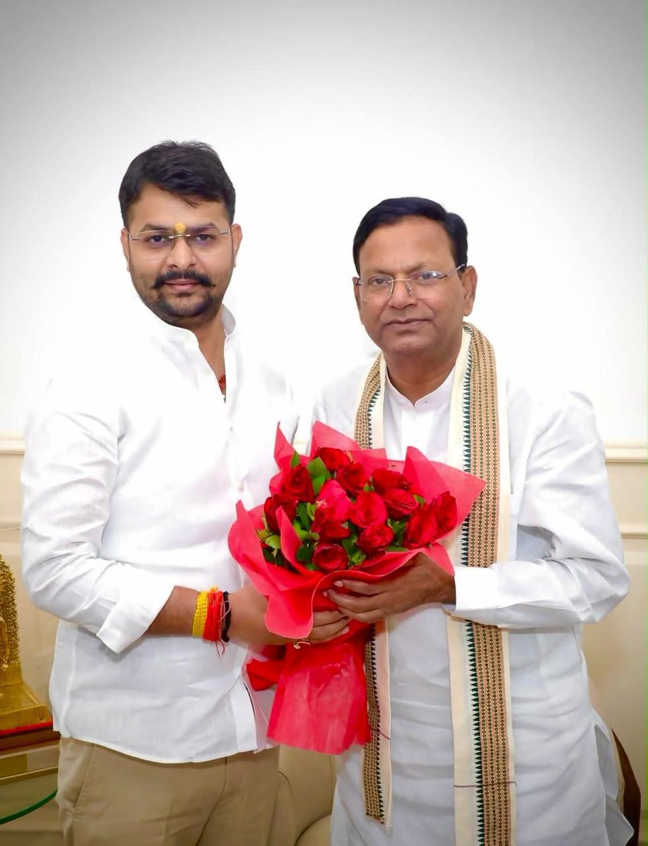 irohitmishrabjp's tweet photo. करोड़ों कार्यकर्ताओं के प्रेरणास्रोत, संगठन के सशक्त स्तंभ, मा. केंद्रीय मंत्री एवं @BJP4UP के यशस्वी प्रदेश अध्यक्ष श्री @mppchaudhary जी से आज लखनऊ में शिष्टाचार भेंट कर संगठन व जनसेवा के विषयों पर उनका मार्गदर्शन प्राप्त किया। https://t.co/kTyVTB8cbH