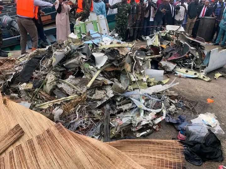 Answrites_'s tweet photo. Without any iota of doubt the Nigerian Air Force Air931 was brought down.
The Aircraft exploded in the air.
They're was no survivor to explain how it happened.
This happened some weeks after alerts of insurgency in the Southwest.

#Allourgovernorsinsouthwestwokeup
#everyonefollowers