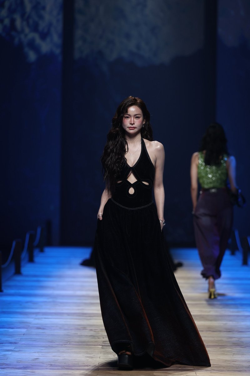 Siam_Paragon's tweet photo. สวยสง่าไร้ที่ติ

MERGE presented by Amazing Thailand

Siam Paragon Bangkok International Fashion Week 2026 at Grand Runway, Parc Paragon, Siam Paragon

ENGFA BIFW26 SIAM PARAGON

#ENGFAxMERGEatBIFW2026 #SiamParagonBIFW2026 #SiamCenterBIFW2026 #BIFW2026 #อิงฟ้าวราหะ #MERGEOFFICIAL #AmazingThailand #EngfaWaraha