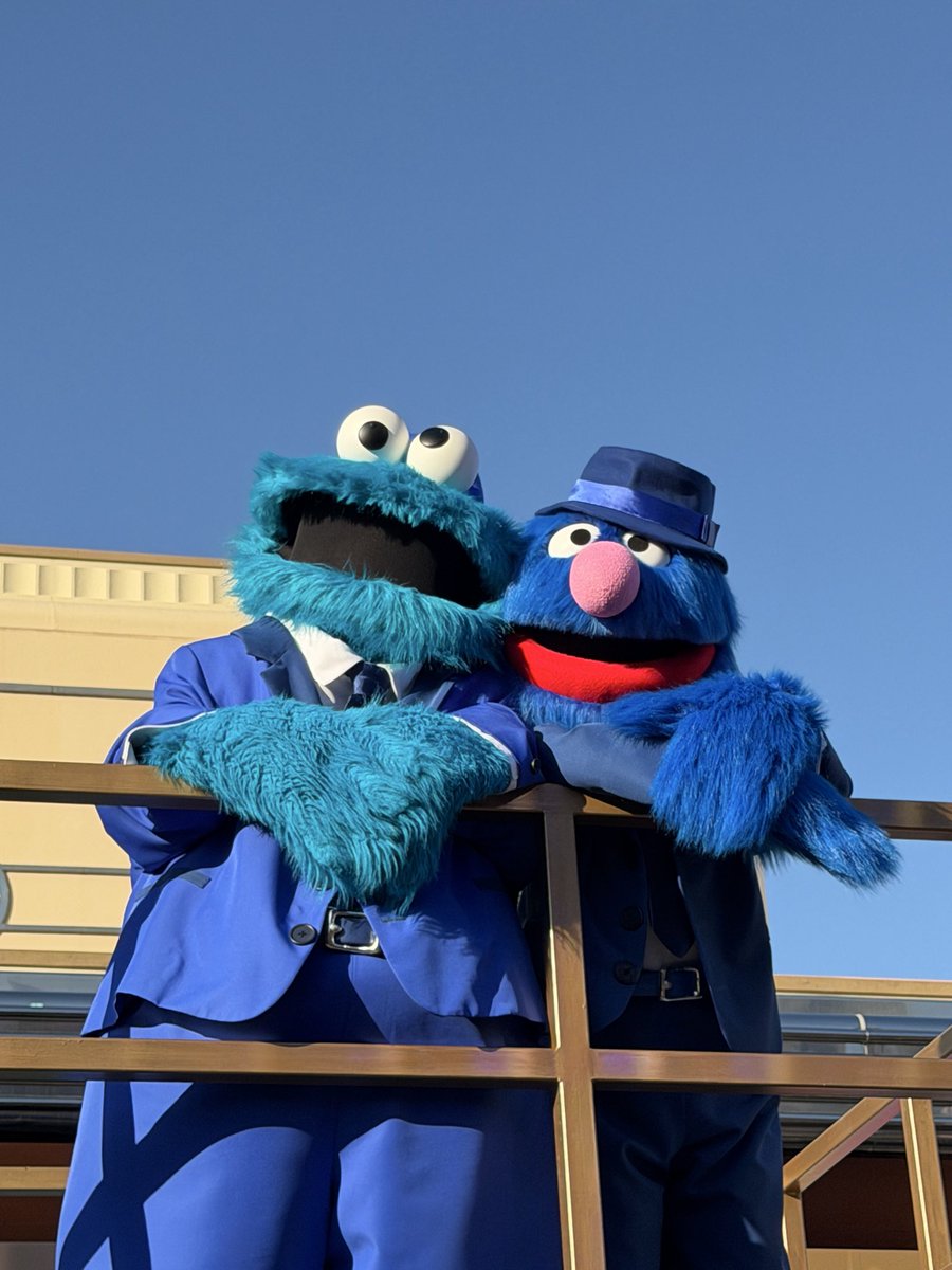 cheese1731's tweet photo. 見てるだけでほのぼのする💙
#USJ #USJファン
#アルティメットブルースバッシュ https://t.co/XSq6E35Fer