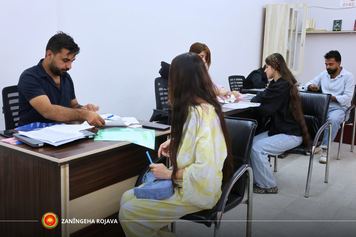 RojavaUniv's tweet photo. Hin wêne ji hevyazbariya 2026-2027. Hêjayî gotinê ye ku hevyazbariya Zanîngeha Rojava heta 15.10.2026 berdewam e. صور من مفاضلة 2026-2027 الجدير بالذكر أن مفاضلة جامعة روجافا مستمرة حتى 15-10-2026 https://t.co/EwBMqY3a0S