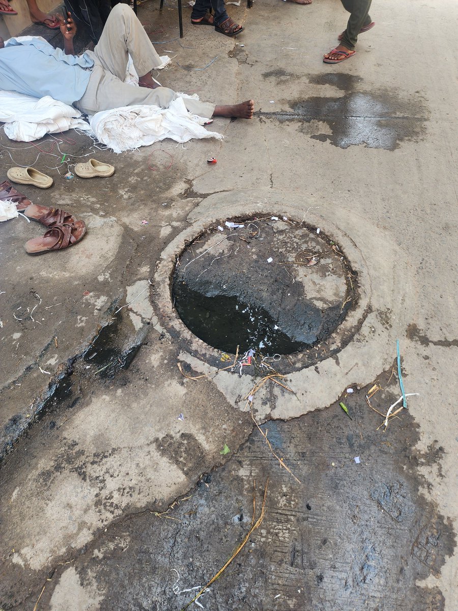 LawAkshay's tweet photo. @DelhiJalBoard Sewer overflow - backside of Plot Nos. 77 &amp; 87(back gali) Furniture Market, Kirti Nagar, Delhi – 110015, creating a hazardous unhygienic environment for over month. multiple complaints -  no help. Requesting urgent resolution. Please act before  situation worsens! https://t.co/UDgzoWvA91