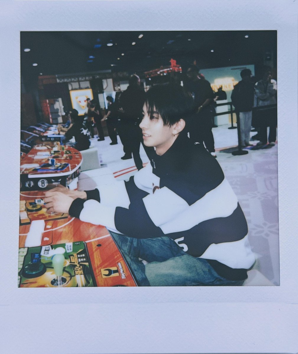 evanspopbase's tweet photo. [261010] EVAN via XHS / RedNote

🦌: A whole basket full of precious memories 🏀 

#EVAN #에반 #HEESEUNG #희승 https://t.co/kA5jW57i0a