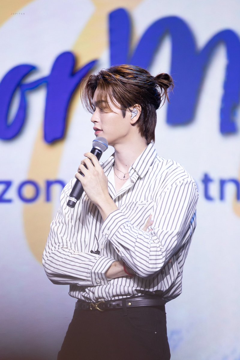 Just_forJu's tweet photo. And if Markji’s hair looks like this in 21 Days series, I KNOW WE WON’T SURVIVE… 😭🫠 https://t.co/2D2Cf9nAQ2