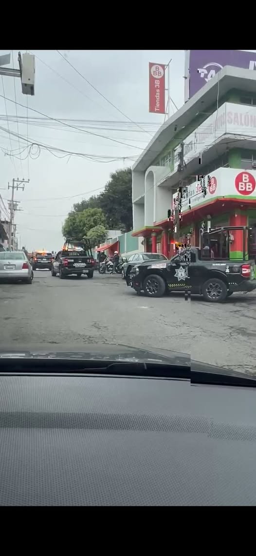 NOISVALA's tweet photo. 🚔 #ruabogado #Denuncia presunta vigilancia de alrededor de 15 patrullas durante un recorrido para realizar trabajos de #Bacheo en #Naucalpan. Pide a Isaac Montoya aclarar lo ocurrido.
🔗 https://t.co/WCqTn1HSbn
#IsaacMontoya #Seguridad #reflexion24informativo https://t.co/1XrBwtqkrV