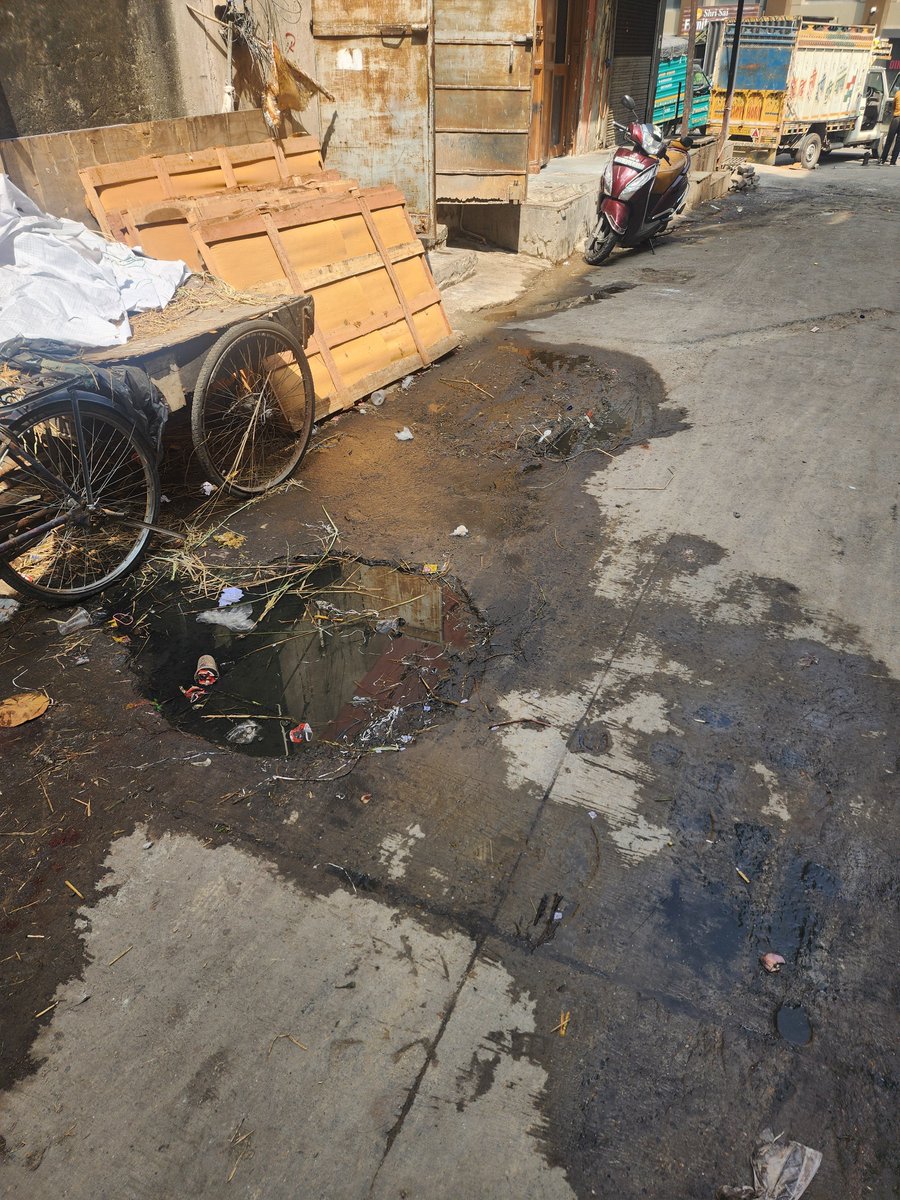 LawAkshay's tweet photo. @DelhiJalBoard Sewer overflow - backside of Plot Nos. 77 &amp; 87(back gali) Furniture Market, Kirti Nagar, Delhi – 110015, creating a hazardous unhygienic environment for over month. multiple complaints -  no help. Requesting urgent resolution. Please act before  situation worsens! https://t.co/UDgzoWvA91