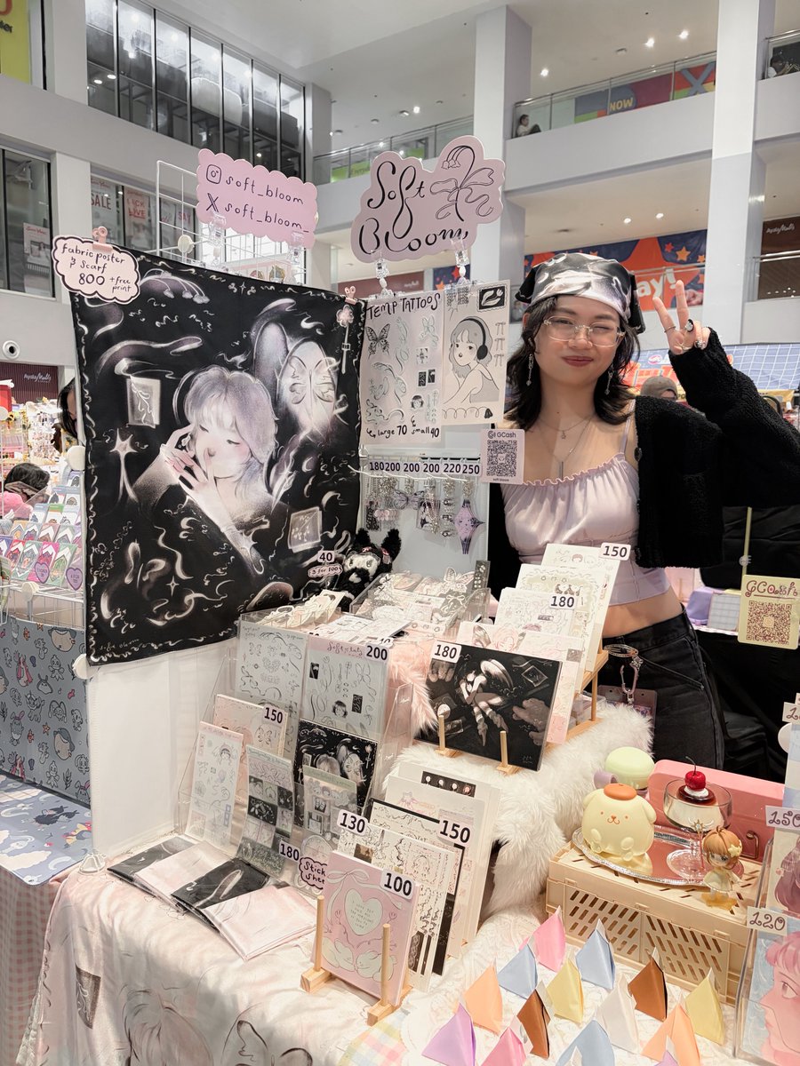 soft_bloom_'s tweet photo. stickercon gacha universe day 1 𖦹°‧★
. . . circuit makati, til 9pm ! https://t.co/AwThDkKZk0