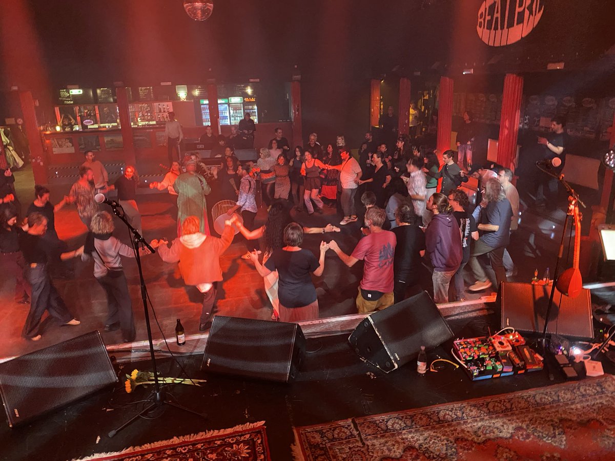 BaBaZuLa's tweet photo. Dün Dresden @Beatpol’ ü Türk- Alman kardeşlik halayı ile bitirdik.
Bugün(10.10.2026) Prag, @PalacAkropol https://t.co/xi7qDF1ag0