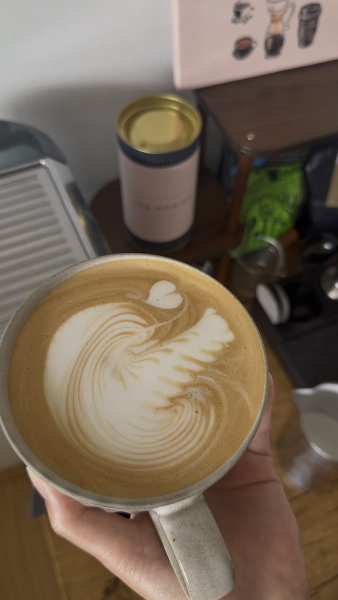 ivy_singer_jp's tweet photo. 友達がメルボルンのお土産で買ってきてくれた
☕️Patricia Coffeeの豆、想像以上に美味しかった🤎
いつか店舗で飲んでみたいな〜🥰
#オーストラリアお土産 #PatriciaCoffee #メルボルン #おうちカフェ #デロンギ https://t.co/tIQA87Svvw