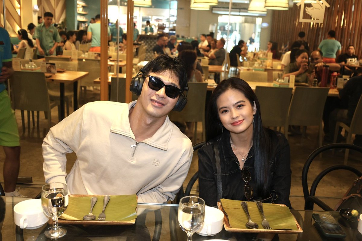 BobBobAOk's tweet photo. Magpapabusog lang saglit si Hubby and Wifey para ready na for mall show later ☺️ And yes, landed na sila sa Cebu! 🤩

#PeeMakPH #PeeMakAngPaglibot https://t.co/uI3KabvHnK