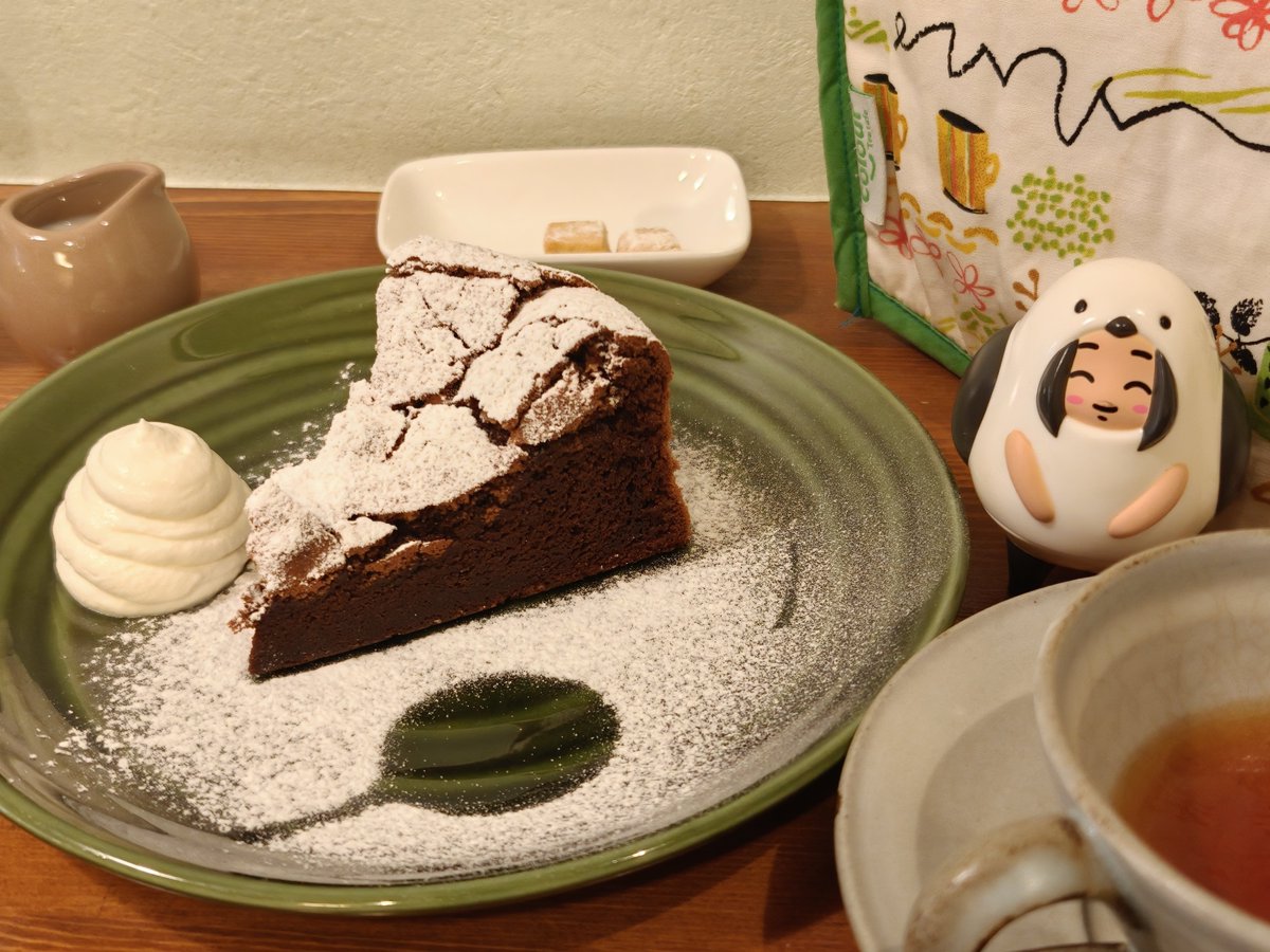 hiro_efu's tweet photo. 秋バージョンのガトーショコラだよ、エナガのなつみさん
#なぴカフェ https://t.co/OMhSDS1u2C