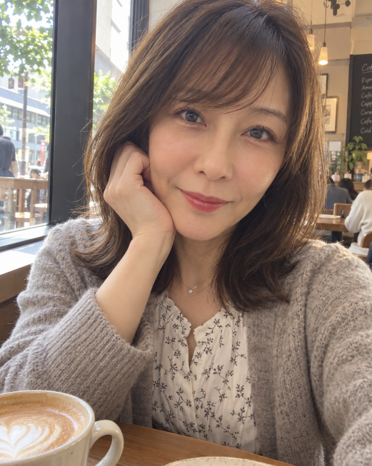 TendaiMarisa1's tweet photo. 50歳になっても、こうしておしゃれして
男性とデートしたいって思うのは変ですか？🥺
こんなおばさんでも、一緒に手を繋いで歩いてくれる男性っていますか…？

❤️ ありなら〇
💦 なしなら× https://t.co/hz8zadrlIV