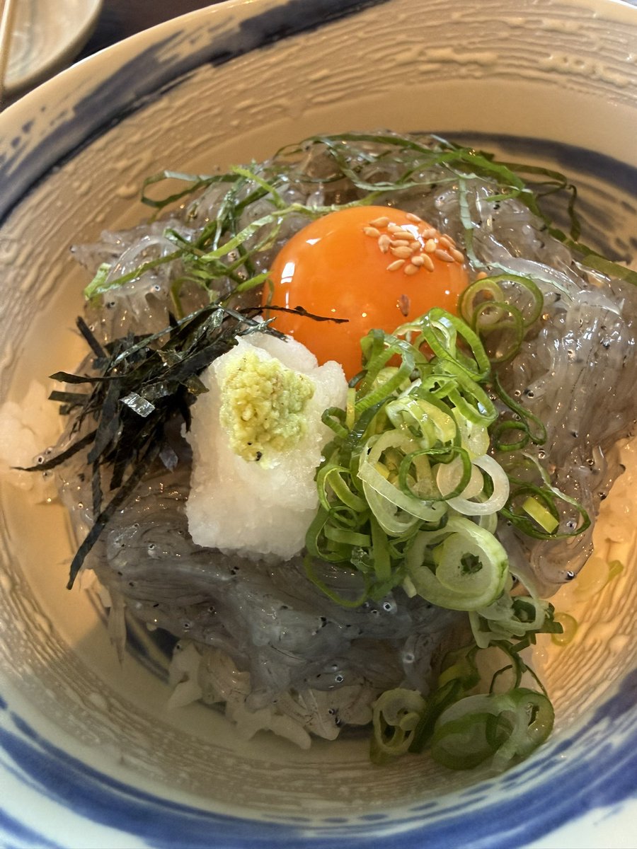 arika_sp's tweet photo. 淡路島で昼食後、横のいい感じの喫茶店でおしゃべり
予定の船3便見送ってしまった。 https://t.co/6RXwmdYUtX