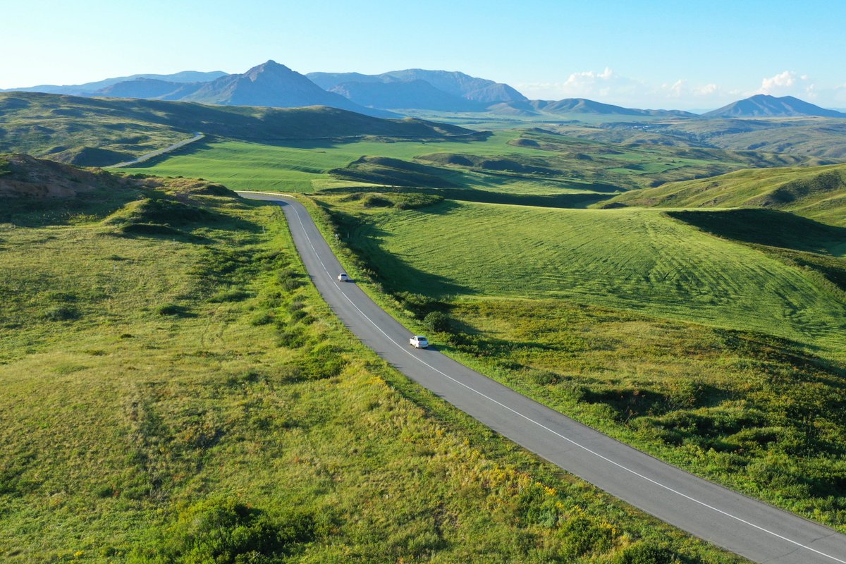 EntdeckeKas's tweet photo. 🌄 Guten Morgen, ihr Lieben! 🏞️ Nur wenige Kilometer von dieser Gegend in Ostkasachstan entfernt – die uns an Schottland erinnert – erreichte Alexander v. Humboldt 1829 den östlichsten Punkt seiner Expeditionen. 🗺️Wir wünschen einen schönen Samstag und ein tolles Wochenende! 🍀☕️ https://t.co/v6n2AgCgZ2