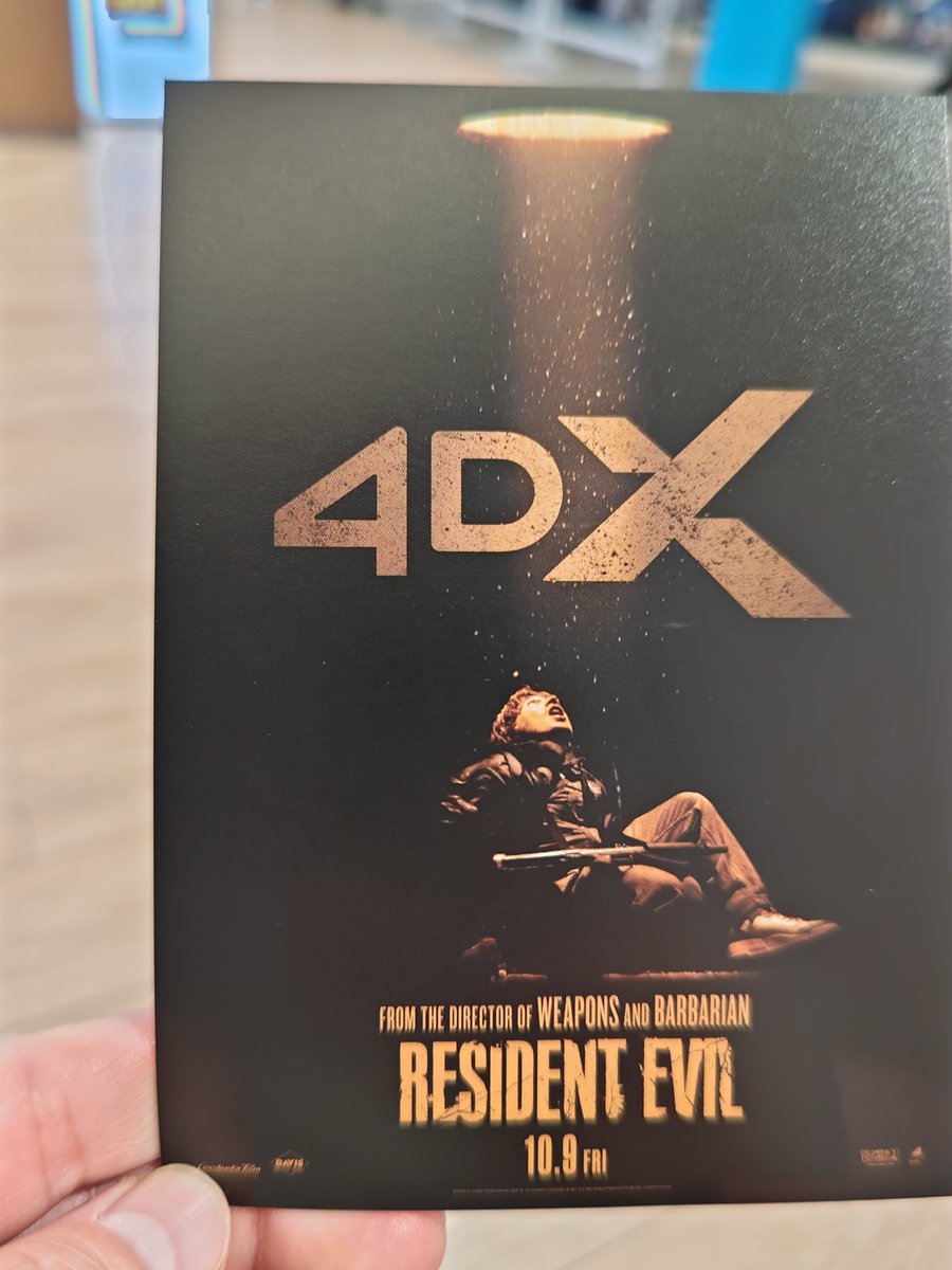 naritravel's tweet photo. バイオハザードの4DX2D、クッソ面白かった！主人公は飄々としたいい奴で、コメディっぽい所もあるんだけど、物理的な衝撃に身構えるから緊張しっぱなしでした��脅かしポイントで「うわっ」て声出してしまった。あとは��しぶきですね。うぇ〜となる。ホラー系の4DXも面白い！#映画 #バイオハザード https://t.co/VghV5vXrfs
