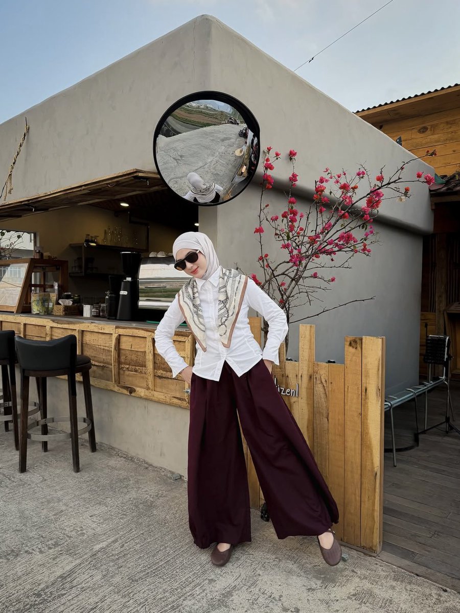matchmatchaww's tweet photo. lucu juga ya dipakein scarf begini🌸✨ https://t.co/T7tpf32PKW