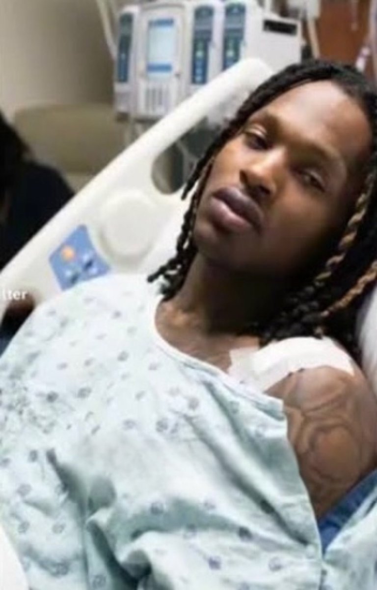 Hisomtheboat's tweet photo. Before King Von passed away from a gunshot wound in 2020, these were his last words to his members:

“y’all let them n***as get up on me…. stop crying y’all let them get me.” https://t.co/IKzWxWvosf